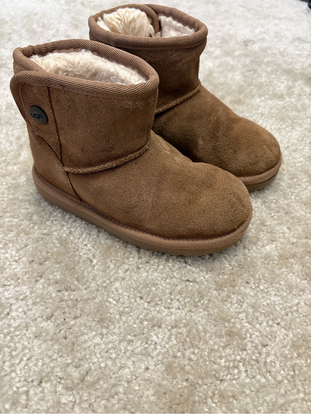 UGG mini boot, toddler size 11
